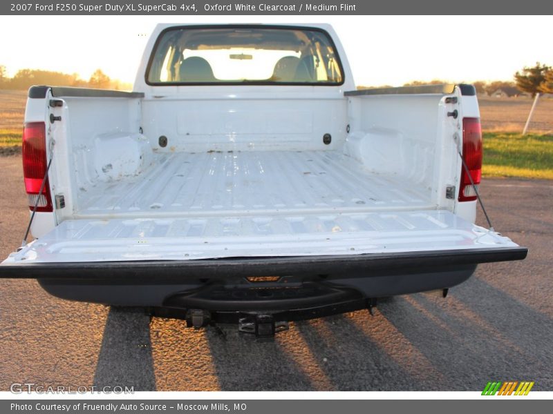 Oxford White Clearcoat / Medium Flint 2007 Ford F250 Super Duty XL SuperCab 4x4