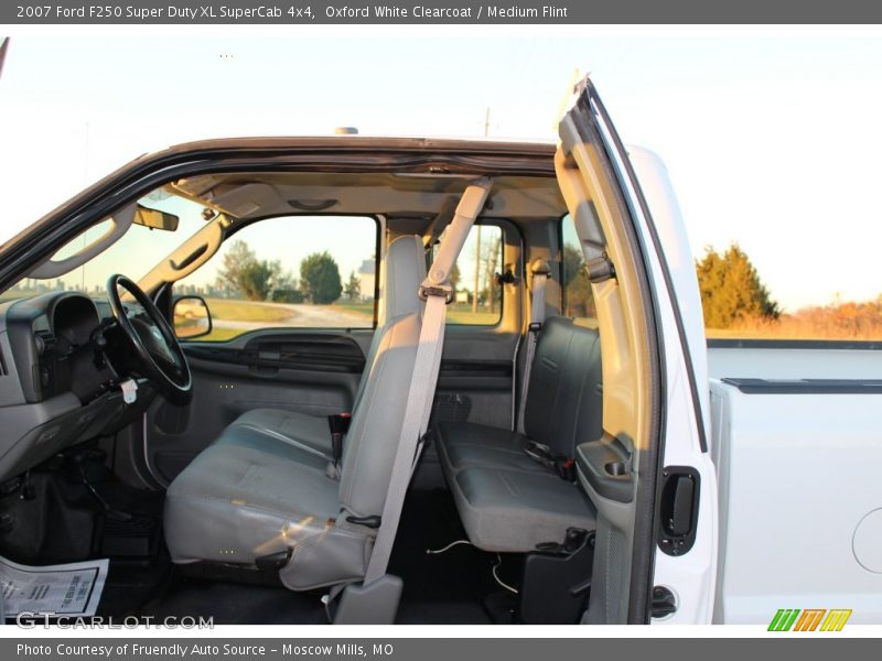 Oxford White Clearcoat / Medium Flint 2007 Ford F250 Super Duty XL SuperCab 4x4