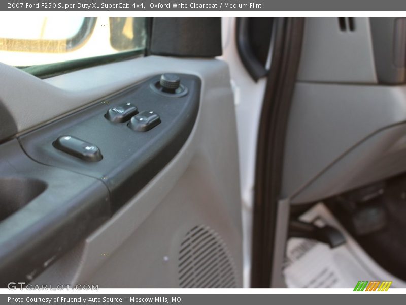 Oxford White Clearcoat / Medium Flint 2007 Ford F250 Super Duty XL SuperCab 4x4