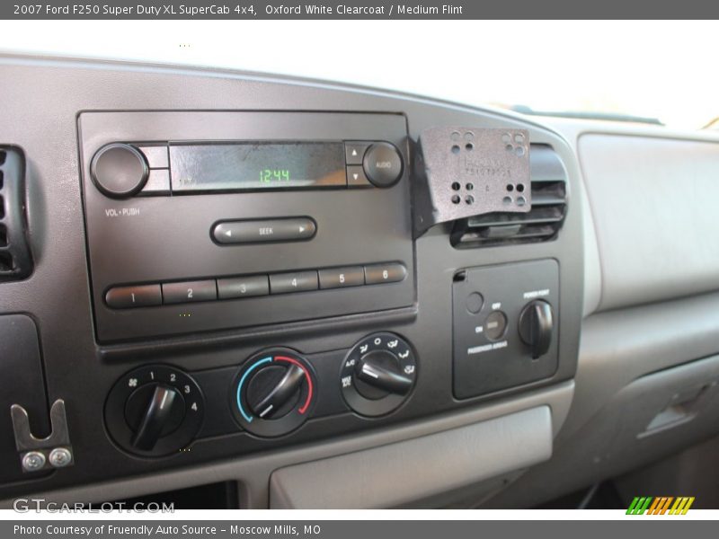 Oxford White Clearcoat / Medium Flint 2007 Ford F250 Super Duty XL SuperCab 4x4