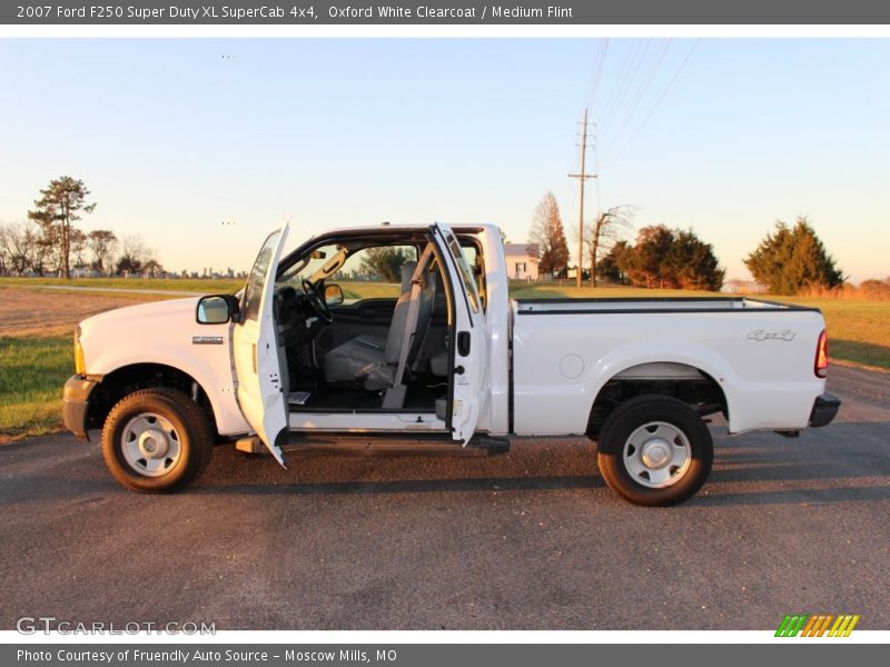 Oxford White Clearcoat / Medium Flint 2007 Ford F250 Super Duty XL SuperCab 4x4