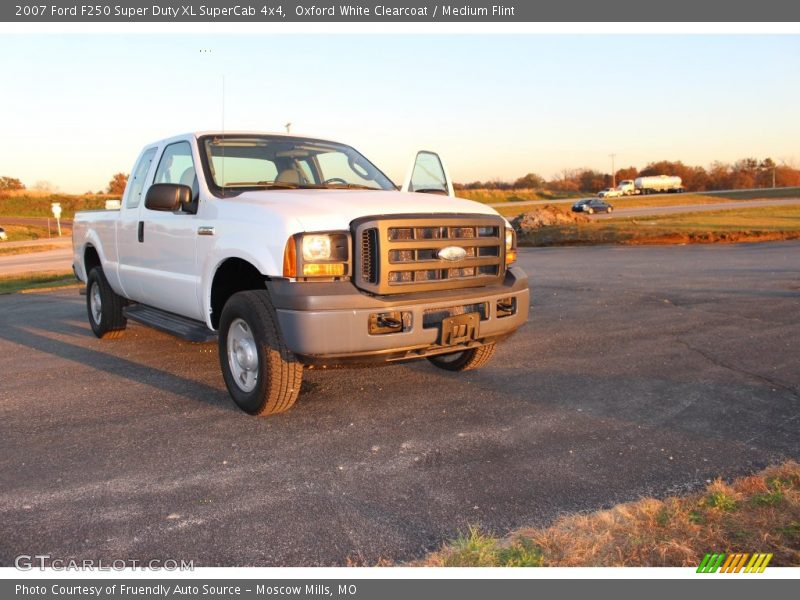 Oxford White Clearcoat / Medium Flint 2007 Ford F250 Super Duty XL SuperCab 4x4