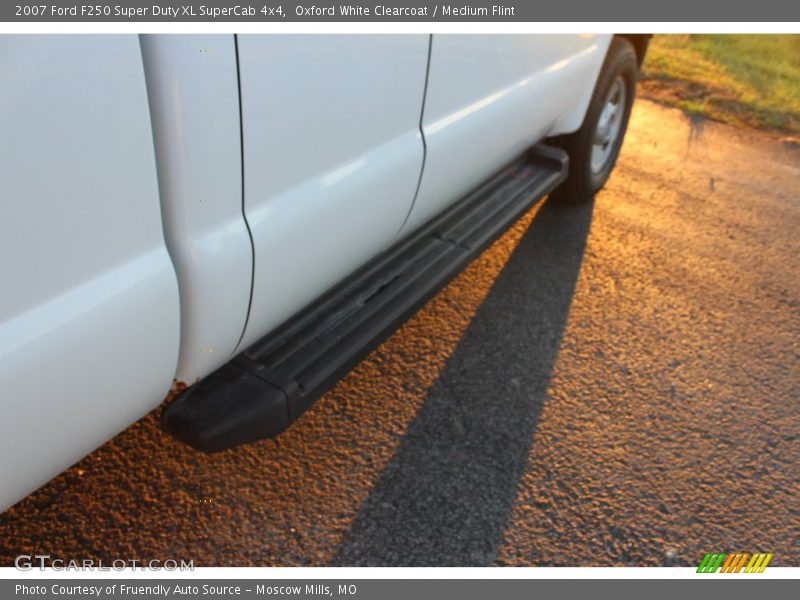 Oxford White Clearcoat / Medium Flint 2007 Ford F250 Super Duty XL SuperCab 4x4