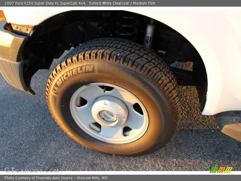 Oxford White Clearcoat / Medium Flint 2007 Ford F250 Super Duty XL SuperCab 4x4