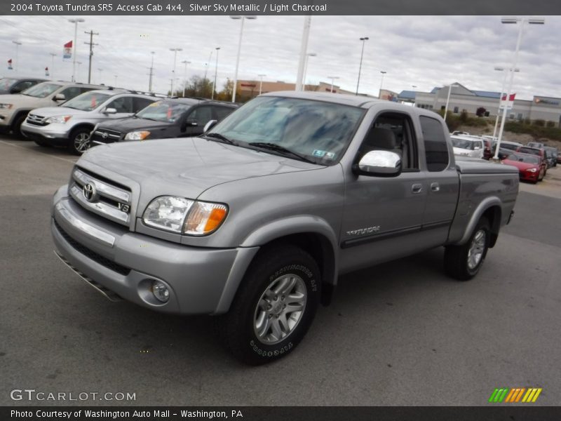 Front 3/4 View of 2004 Tundra SR5 Access Cab 4x4
