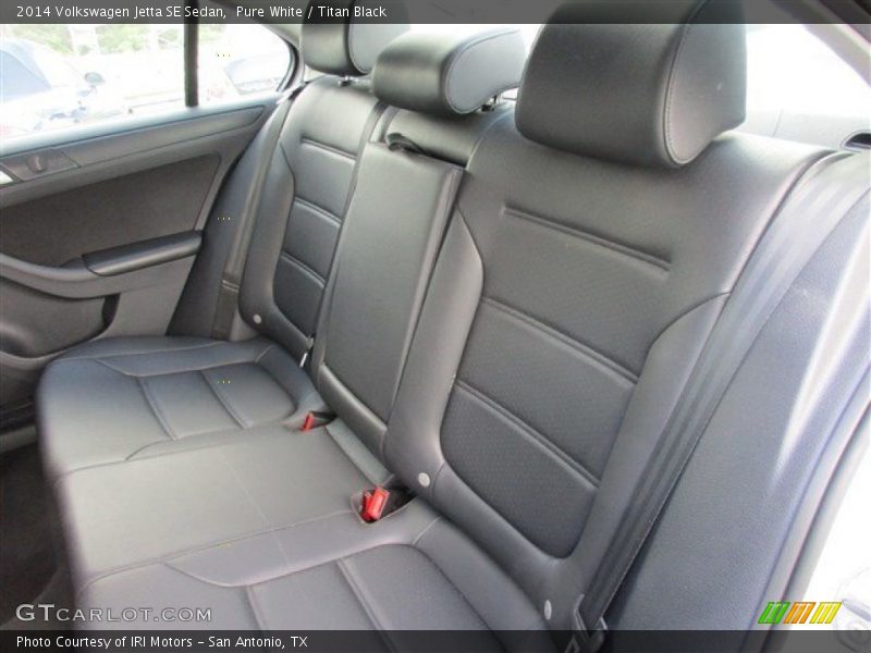 Pure White / Titan Black 2014 Volkswagen Jetta SE Sedan