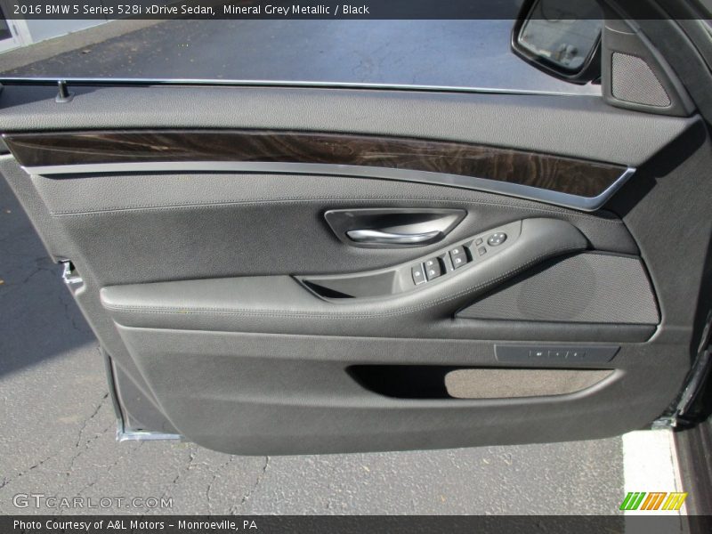 Mineral Grey Metallic / Black 2016 BMW 5 Series 528i xDrive Sedan