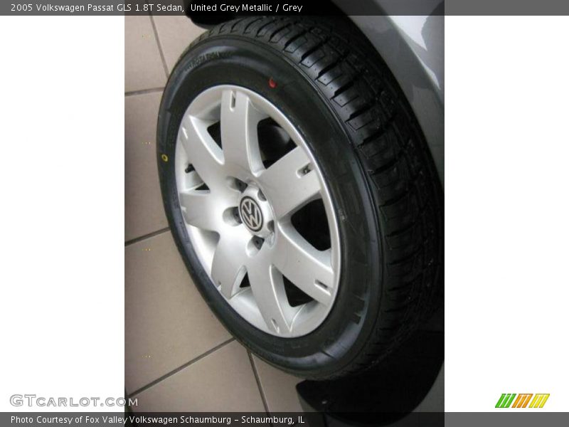 United Grey Metallic / Grey 2005 Volkswagen Passat GLS 1.8T Sedan