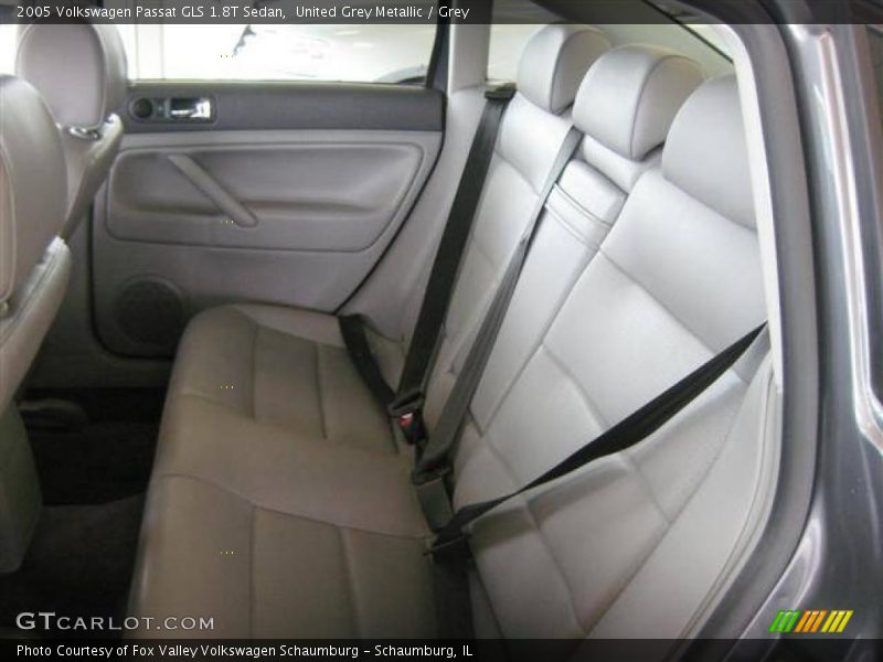 United Grey Metallic / Grey 2005 Volkswagen Passat GLS 1.8T Sedan