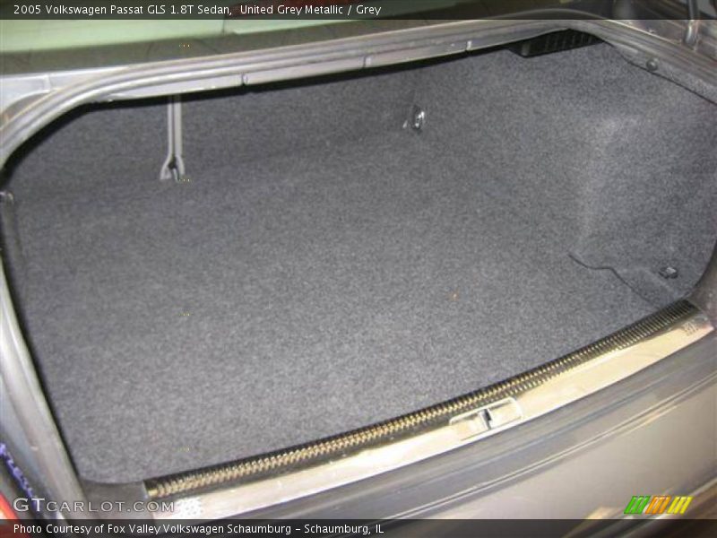 United Grey Metallic / Grey 2005 Volkswagen Passat GLS 1.8T Sedan