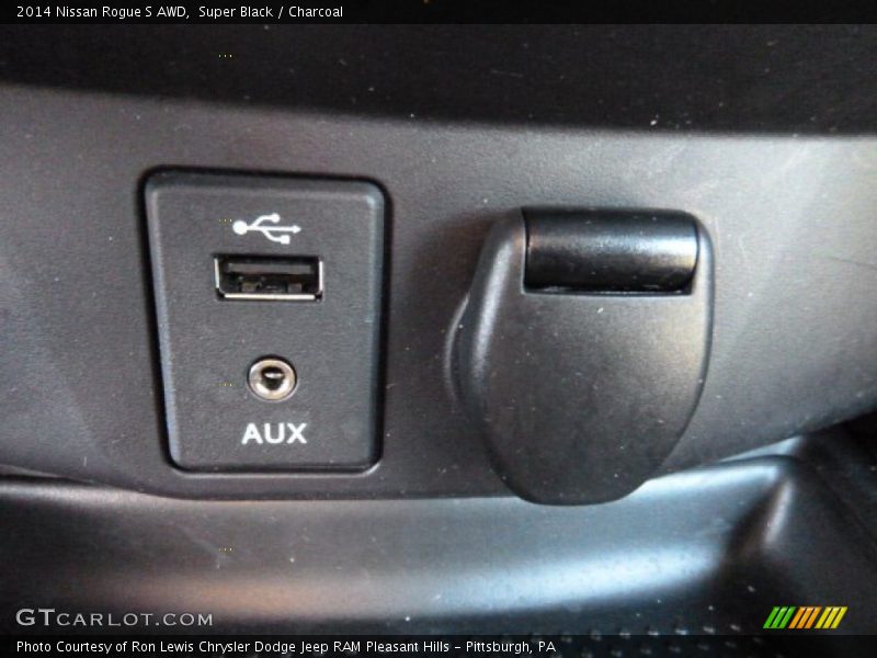 Super Black / Charcoal 2014 Nissan Rogue S AWD