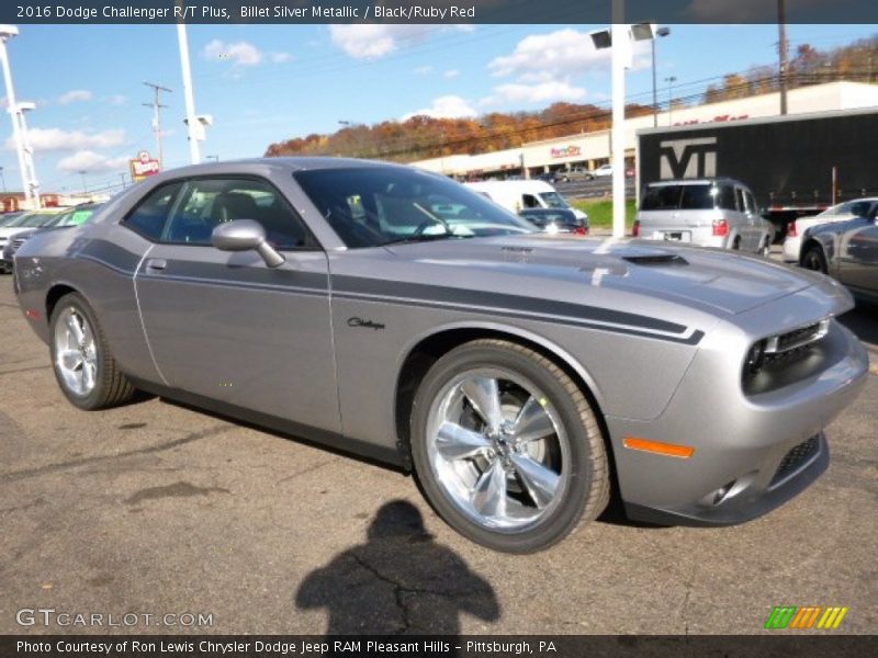 Front 3/4 View of 2016 Challenger R/T Plus