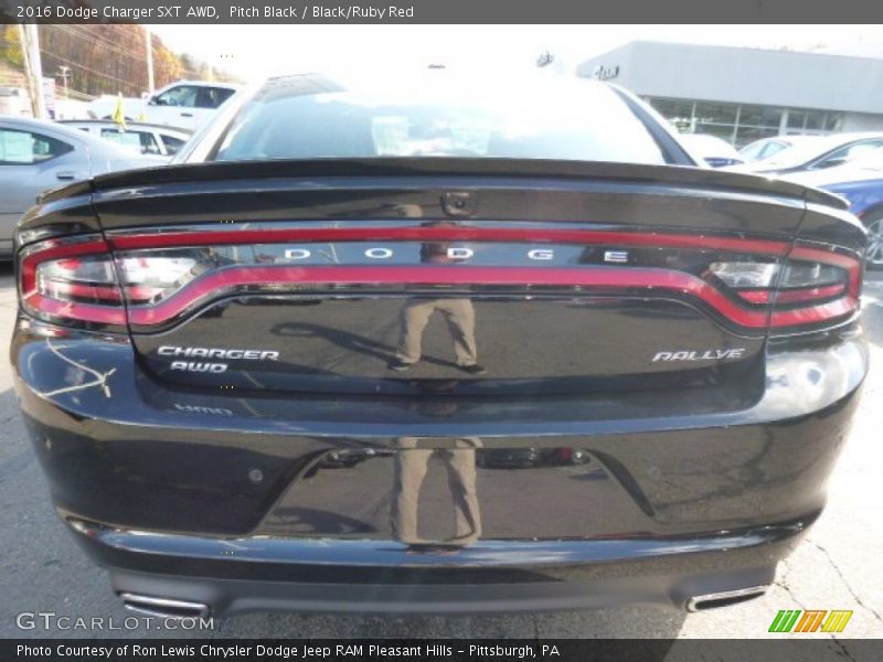 Pitch Black / Black/Ruby Red 2016 Dodge Charger SXT AWD