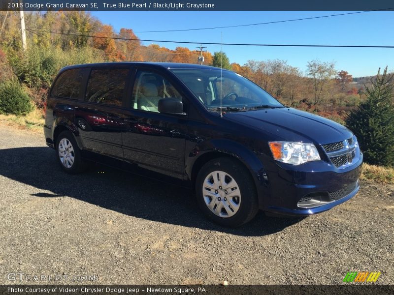 True Blue Pearl / Black/Light Graystone 2016 Dodge Grand Caravan SE