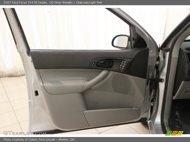 CD Silver Metallic / Charcoal/Light Flint 2007 Ford Focus ZX4 SE Sedan