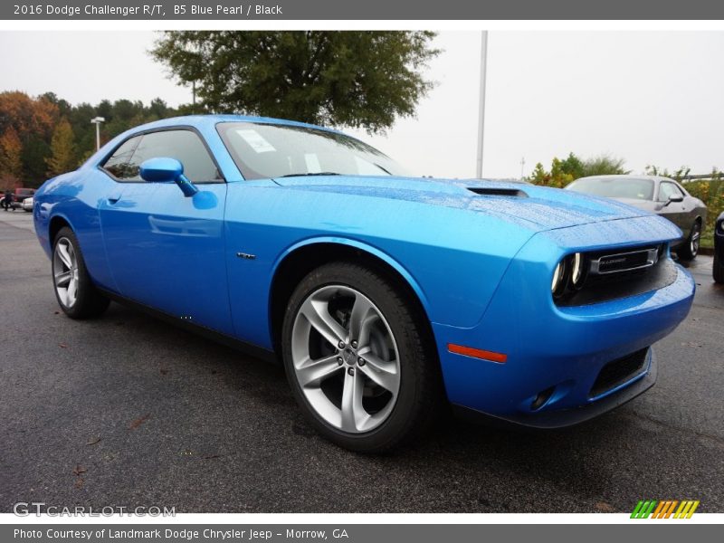 Front 3/4 View of 2016 Challenger R/T