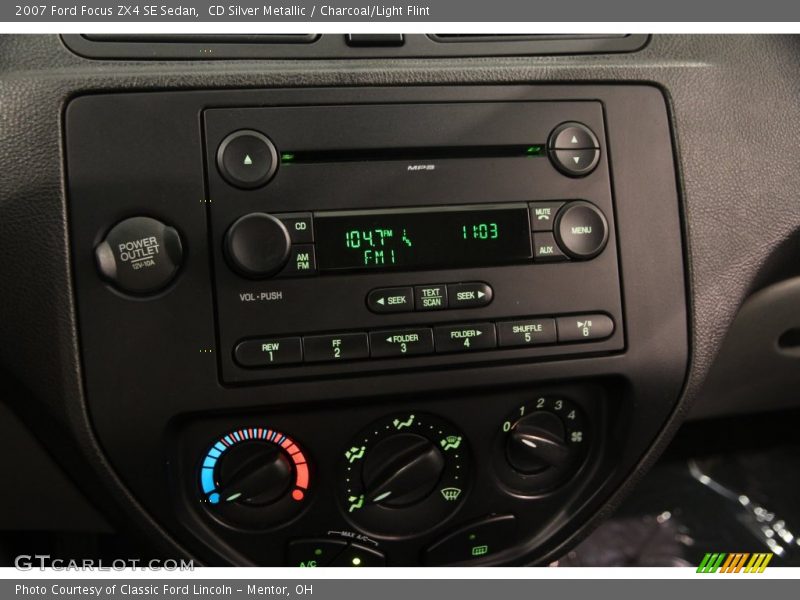 CD Silver Metallic / Charcoal/Light Flint 2007 Ford Focus ZX4 SE Sedan