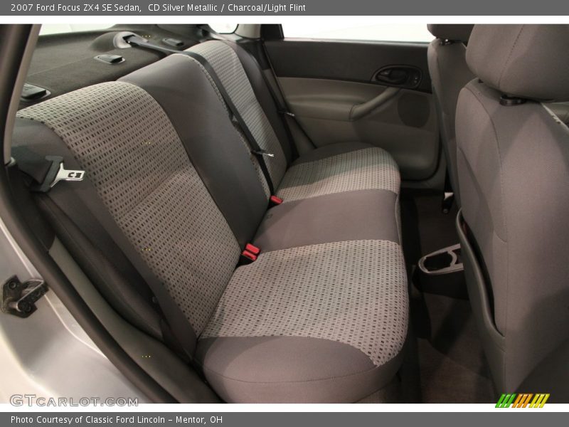 CD Silver Metallic / Charcoal/Light Flint 2007 Ford Focus ZX4 SE Sedan