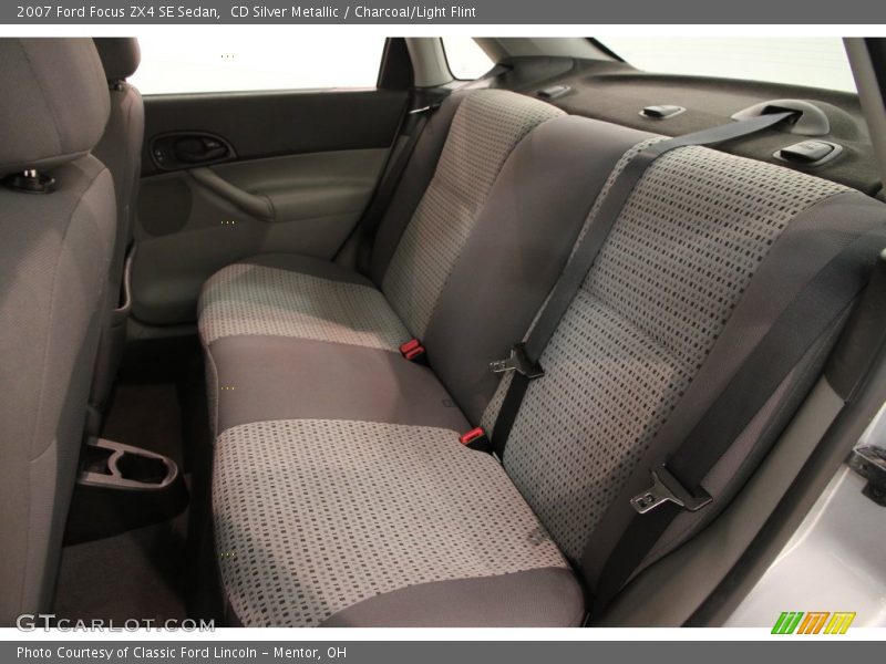CD Silver Metallic / Charcoal/Light Flint 2007 Ford Focus ZX4 SE Sedan