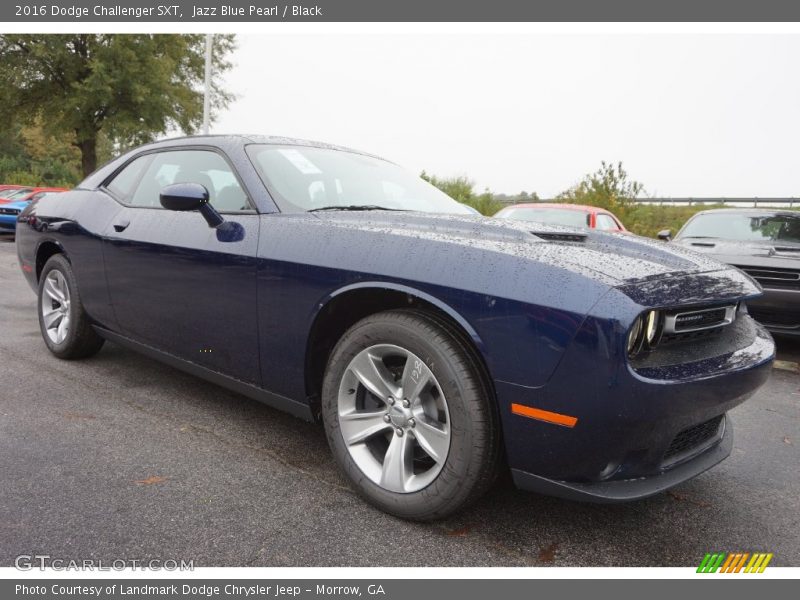 Front 3/4 View of 2016 Challenger SXT