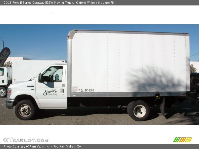 Oxford White / Medium Flint 2013 Ford E Series Cutaway E350 Moving Truck