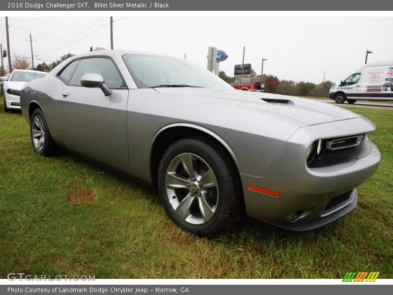 Front 3/4 View of 2016 Challenger SXT