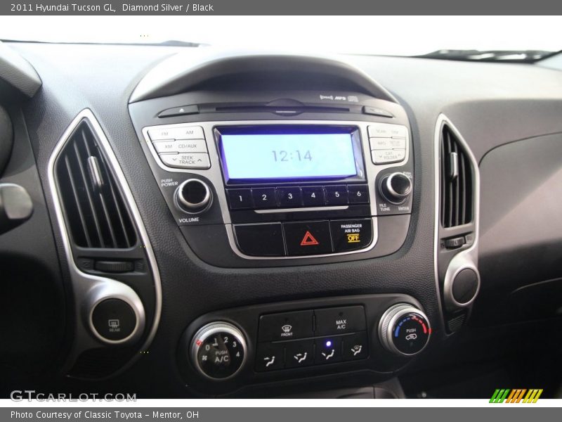 Diamond Silver / Black 2011 Hyundai Tucson GL