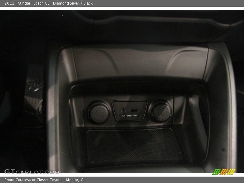 Diamond Silver / Black 2011 Hyundai Tucson GL