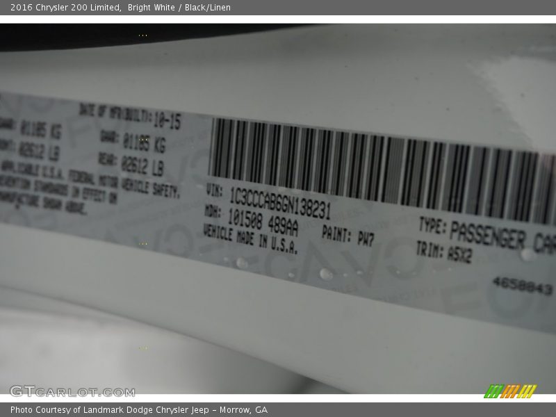 Bright White / Black/Linen 2016 Chrysler 200 Limited