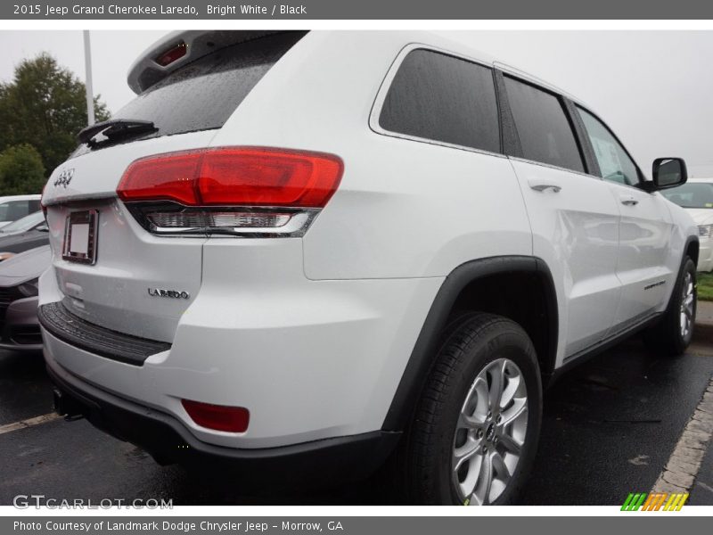 Bright White / Black 2015 Jeep Grand Cherokee Laredo