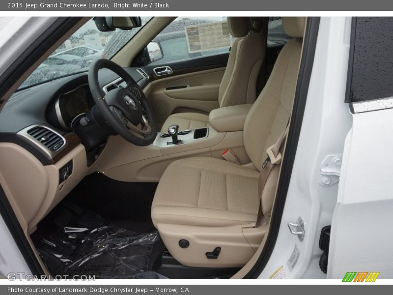 Bright White / Black 2015 Jeep Grand Cherokee Laredo