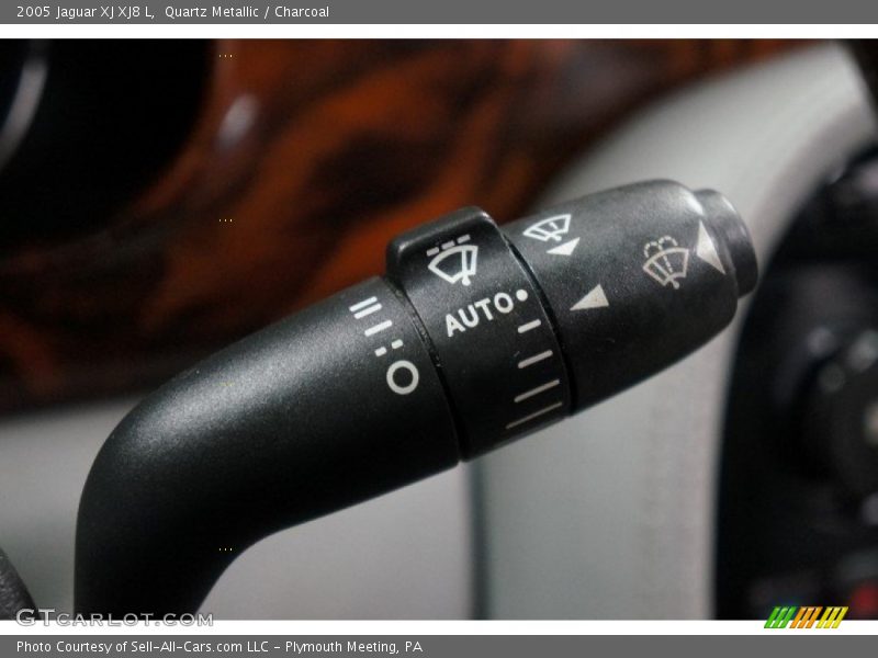 Quartz Metallic / Charcoal 2005 Jaguar XJ XJ8 L