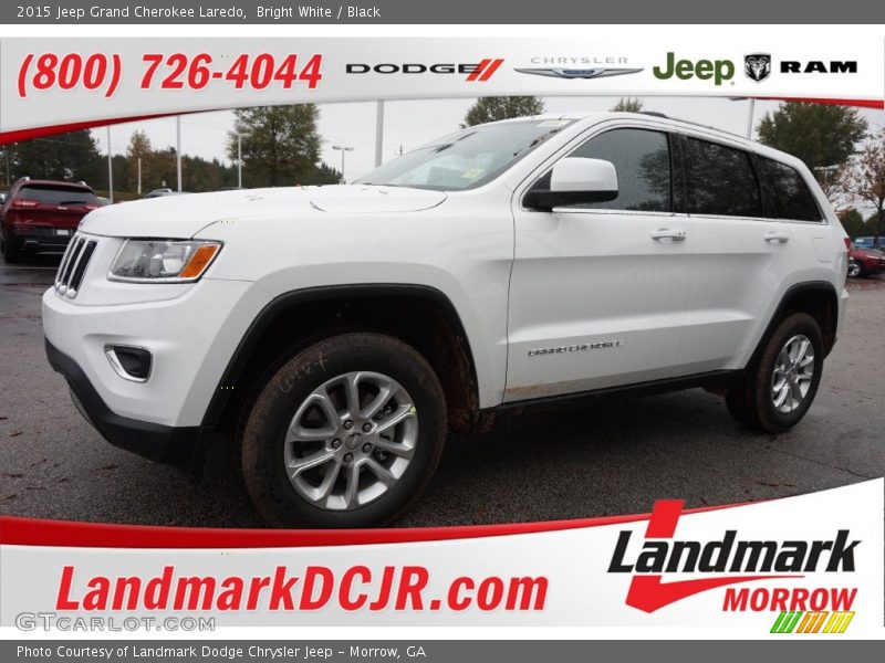 Bright White / Black 2015 Jeep Grand Cherokee Laredo