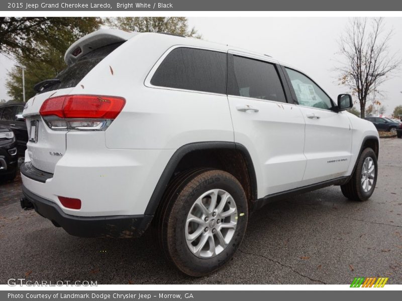 Bright White / Black 2015 Jeep Grand Cherokee Laredo