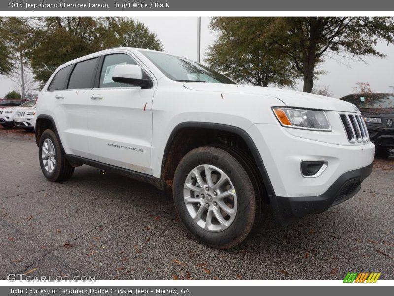 Bright White / Black 2015 Jeep Grand Cherokee Laredo