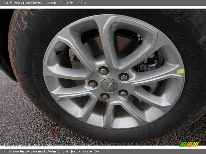 Bright White / Black 2015 Jeep Grand Cherokee Laredo