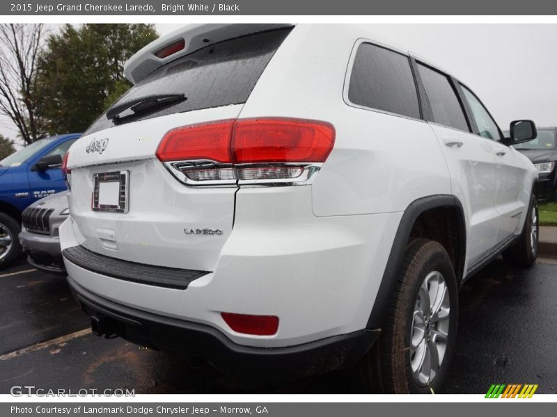Bright White / Black 2015 Jeep Grand Cherokee Laredo