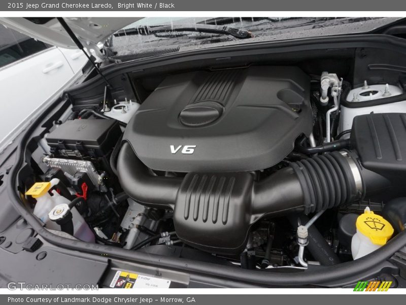 Bright White / Black 2015 Jeep Grand Cherokee Laredo