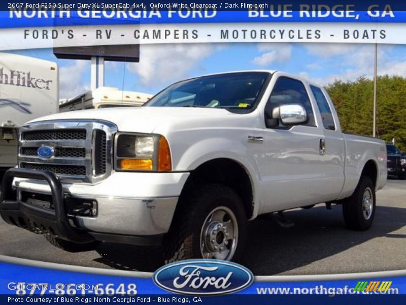 Oxford White Clearcoat / Dark Flint cloth 2007 Ford F250 Super Duty XL SuperCab 4x4