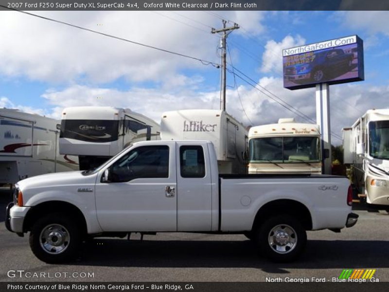 Oxford White Clearcoat / Dark Flint cloth 2007 Ford F250 Super Duty XL SuperCab 4x4