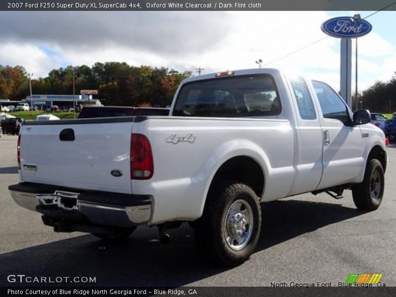 Oxford White Clearcoat / Dark Flint cloth 2007 Ford F250 Super Duty XL SuperCab 4x4