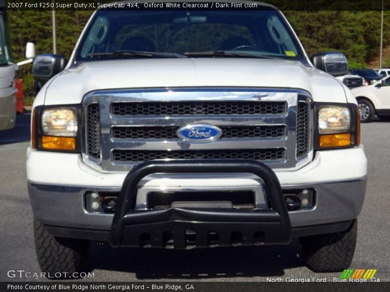 Oxford White Clearcoat / Dark Flint cloth 2007 Ford F250 Super Duty XL SuperCab 4x4