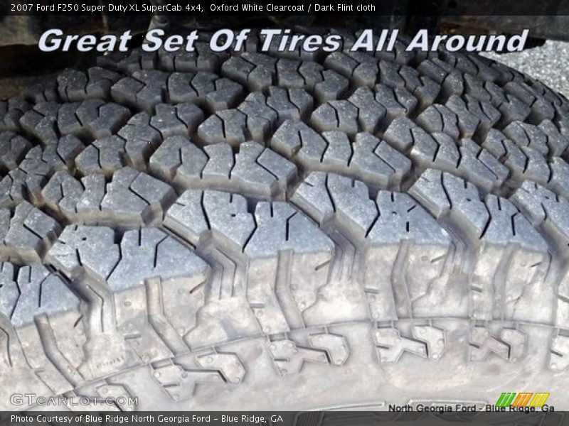 Oxford White Clearcoat / Dark Flint cloth 2007 Ford F250 Super Duty XL SuperCab 4x4
