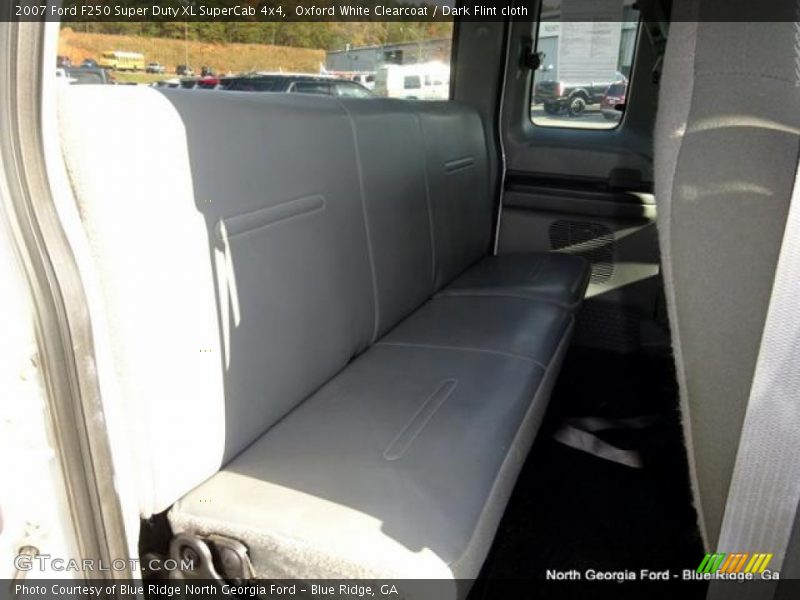 Oxford White Clearcoat / Dark Flint cloth 2007 Ford F250 Super Duty XL SuperCab 4x4