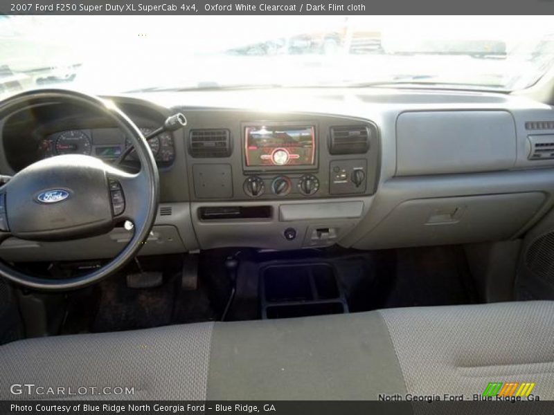 Oxford White Clearcoat / Dark Flint cloth 2007 Ford F250 Super Duty XL SuperCab 4x4