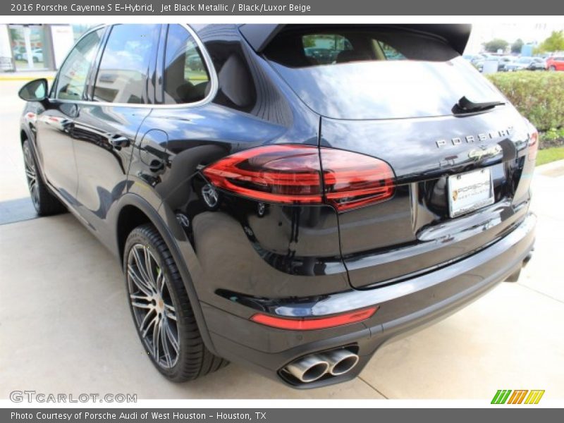 Jet Black Metallic / Black/Luxor Beige 2016 Porsche Cayenne S E-Hybrid
