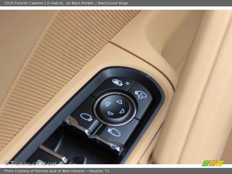 Controls of 2016 Cayenne S E-Hybrid