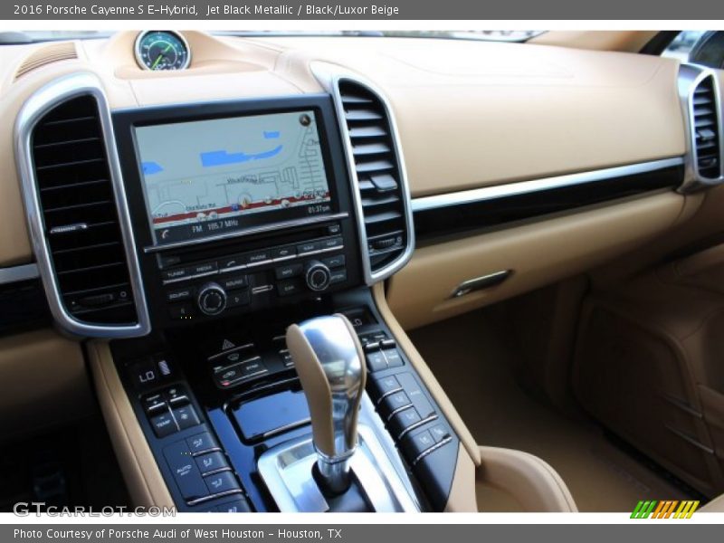 Controls of 2016 Cayenne S E-Hybrid