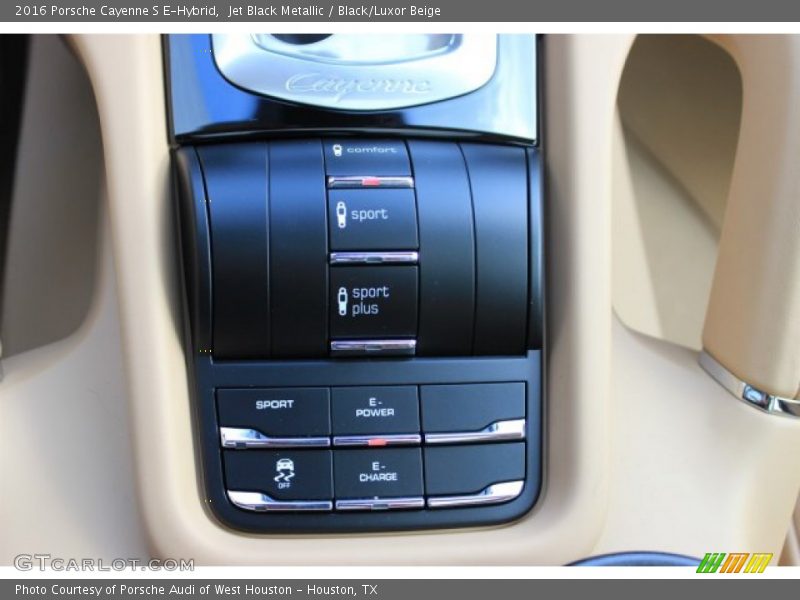 Controls of 2016 Cayenne S E-Hybrid
