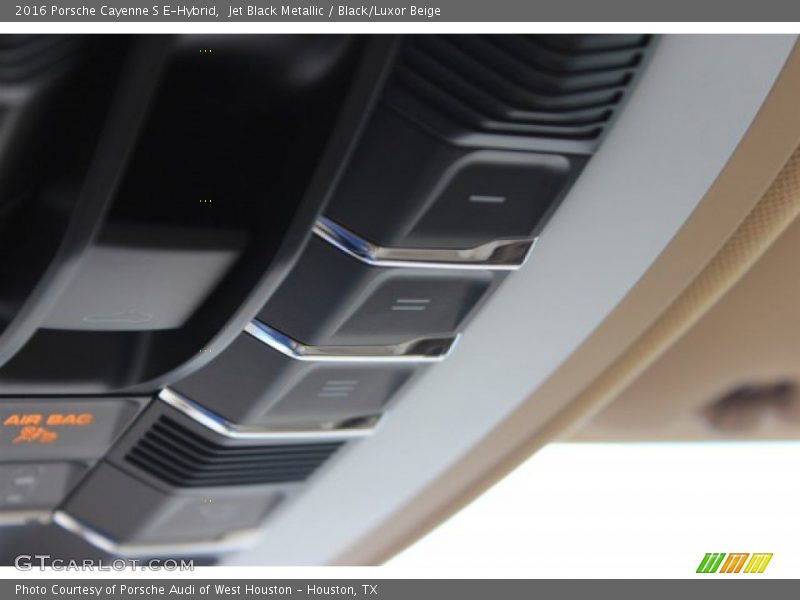 Controls of 2016 Cayenne S E-Hybrid